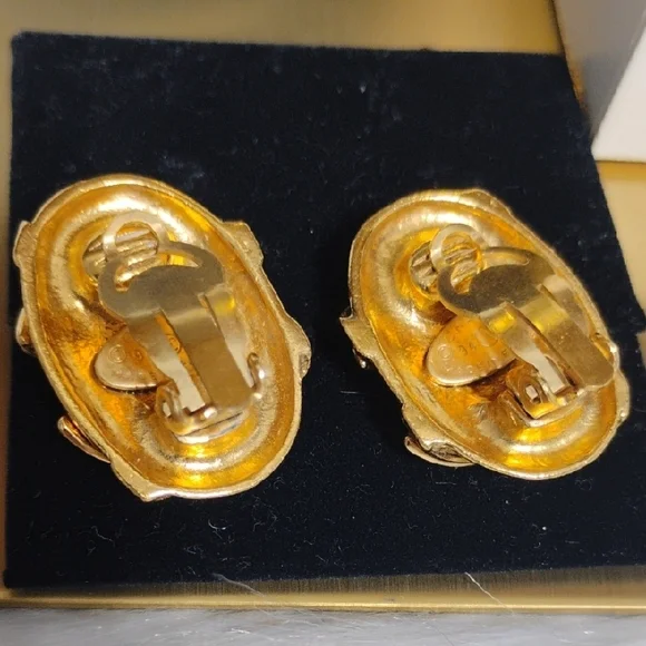 Authentic Chanel 1994 CC Coco Mark Oval Gold Plated Clip-On Earrings W Box - Picture 6 of 16